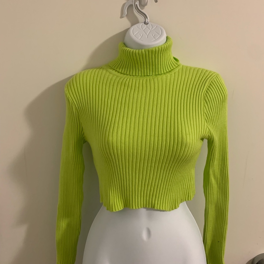 Fashionnova sweater crop top - Picture 4 of 7